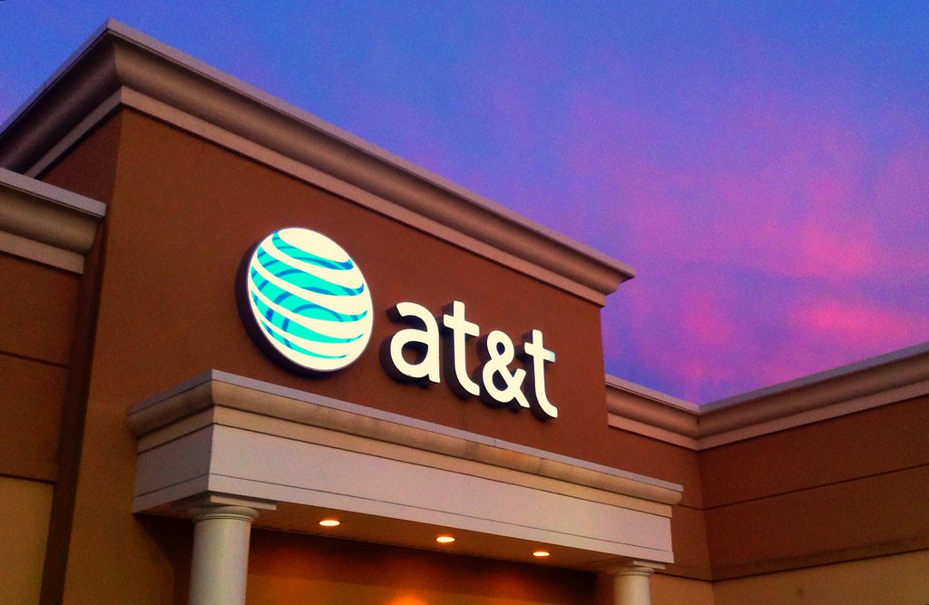 This is an image of the front of an AT&T store. 