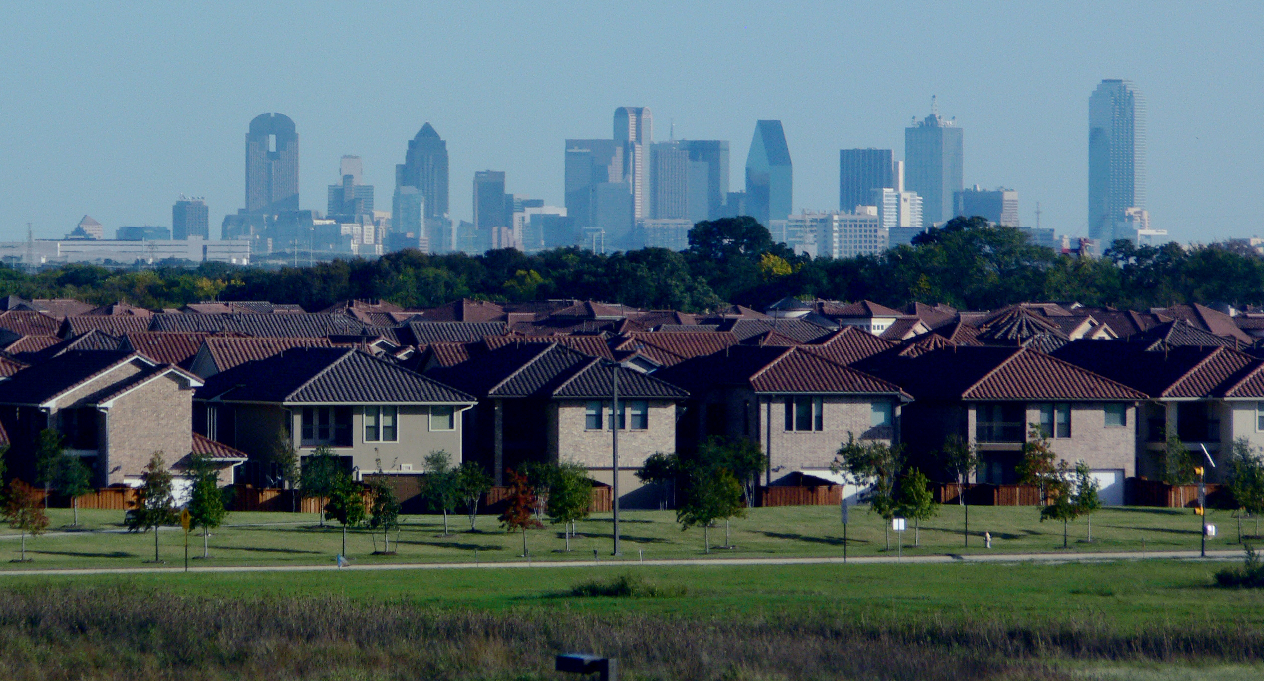 This is an image of a row of houses that exist in Dallas. 