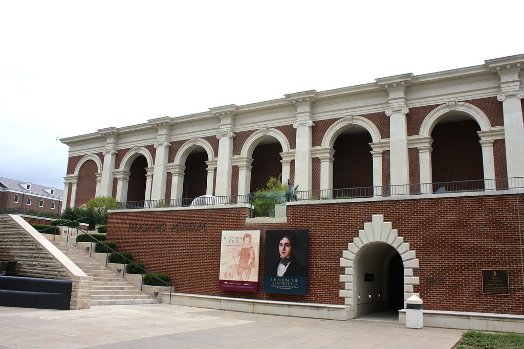 This is an image of the outside of the Meadows Museum. 